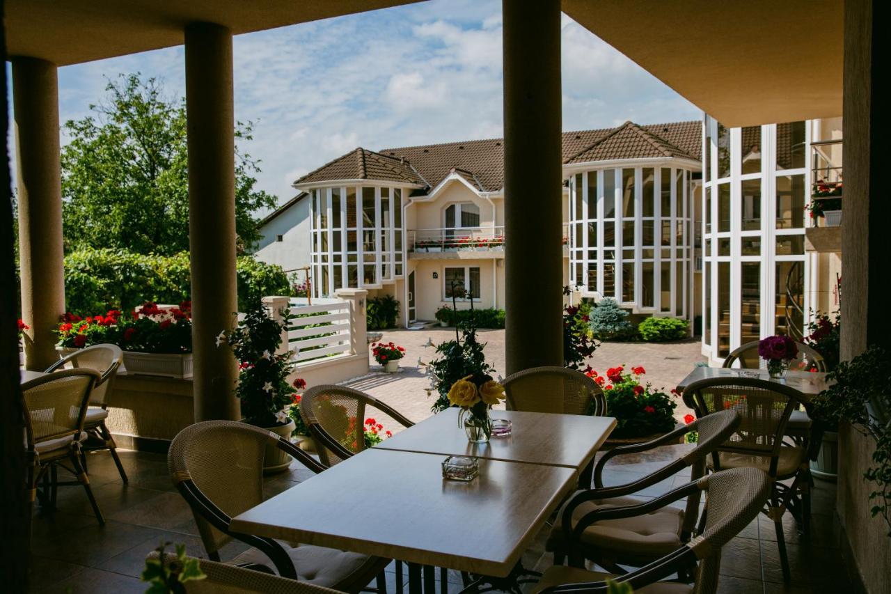 Villa Brussels Deva Eksteriør billede