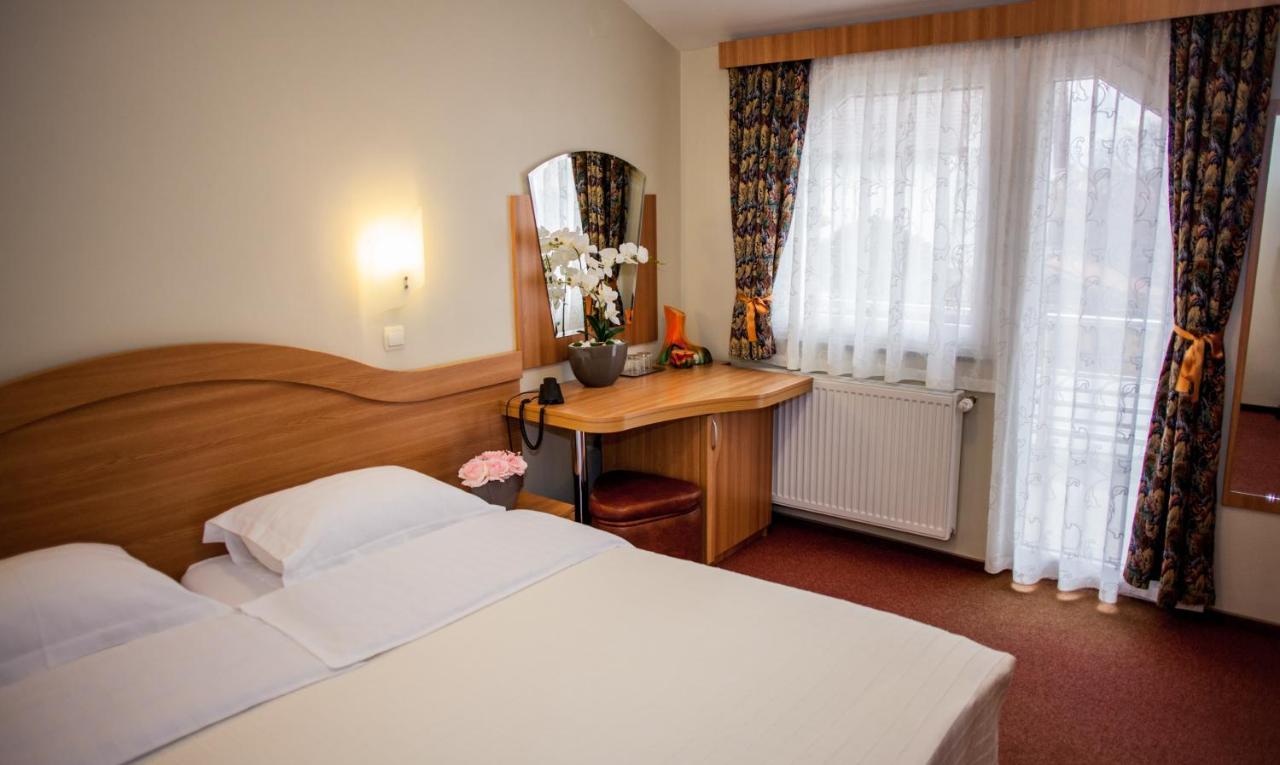 Villa Brussels Deva Eksteriør billede